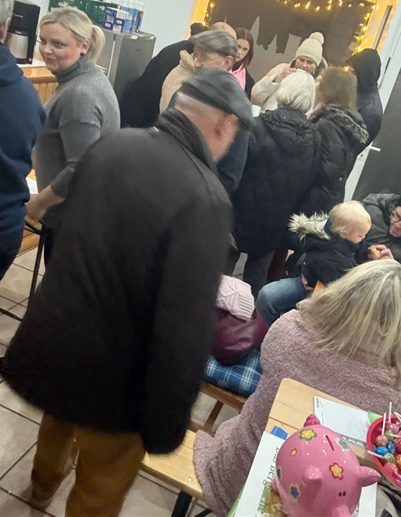 Viele Besucher bei der Trecker-Lichterfahrt am 21.12.2024